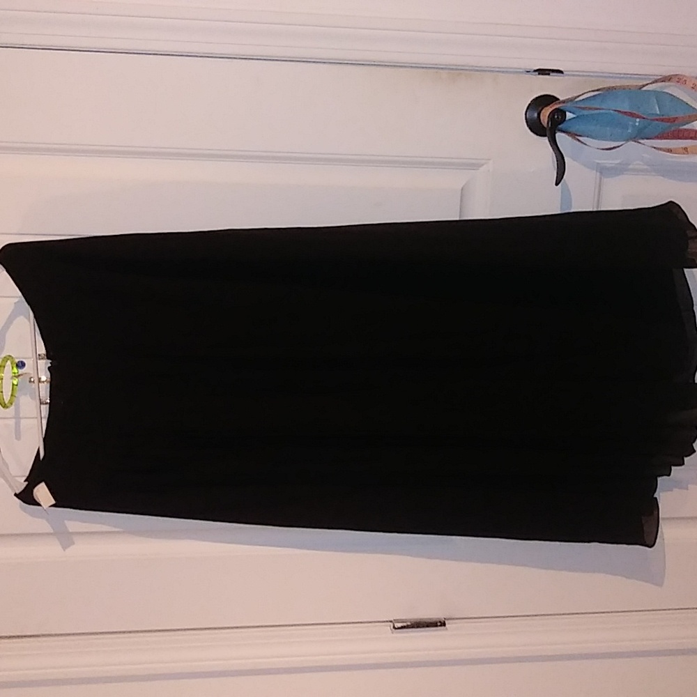EUC Donna Buchman black silk maxi skirt size 14